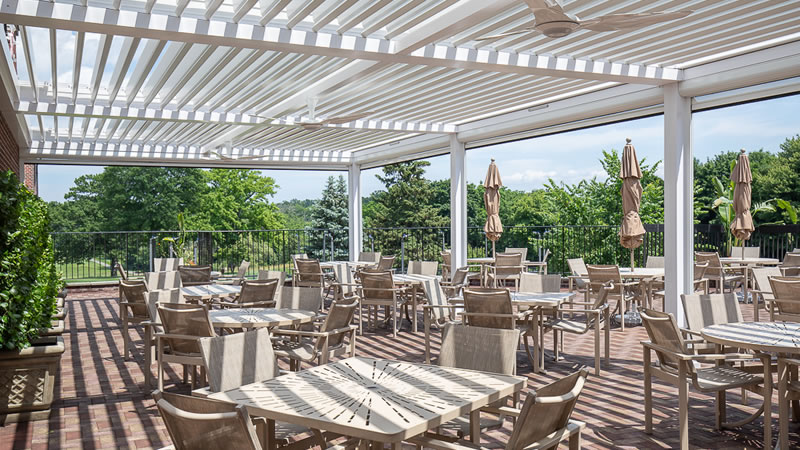 R-Blade pergola for restaurants with motorized louvers in Indiana