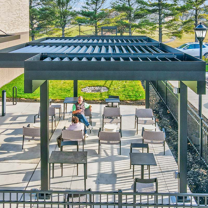 R-BREEZE™ pergola Sleek Design: Modern lines and timeless elegance seamlessly integrate into any architectural style.